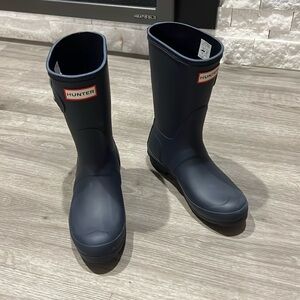 hunter rain boots (womans original short) - Size. 6 (new, without box)